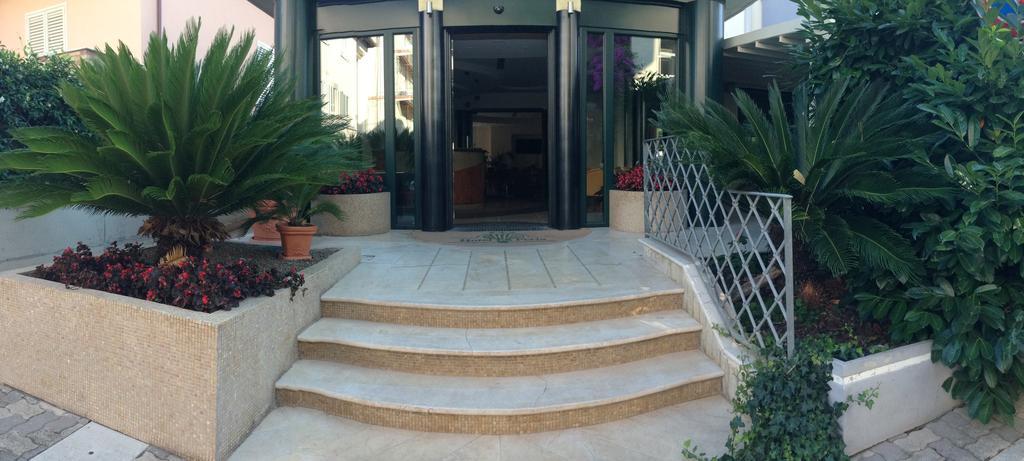 La Perla B&B Hotel โรเซโต เดญา อาบรูซซี ภายนอก รูปภาพ
